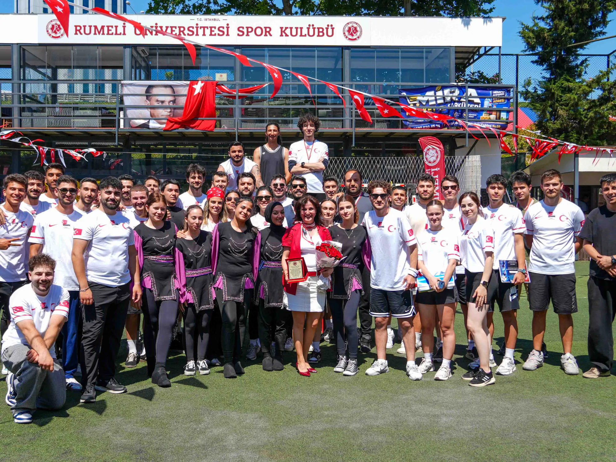 Rumeli Üniversitesi spor etkinliği toplu fotoğrafı